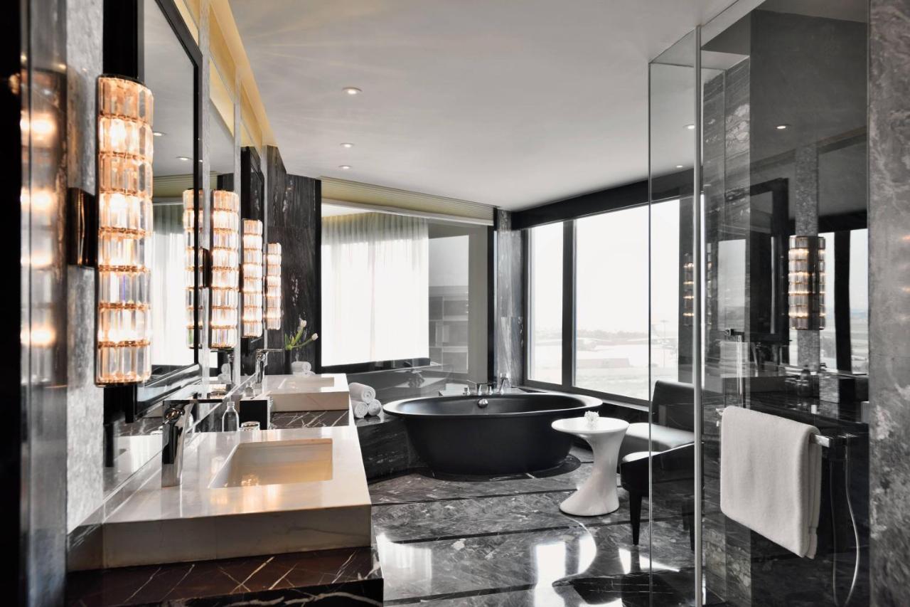 Jw Marriott Hotel New Delhi Aerocity Exteriér fotografie Bathroom