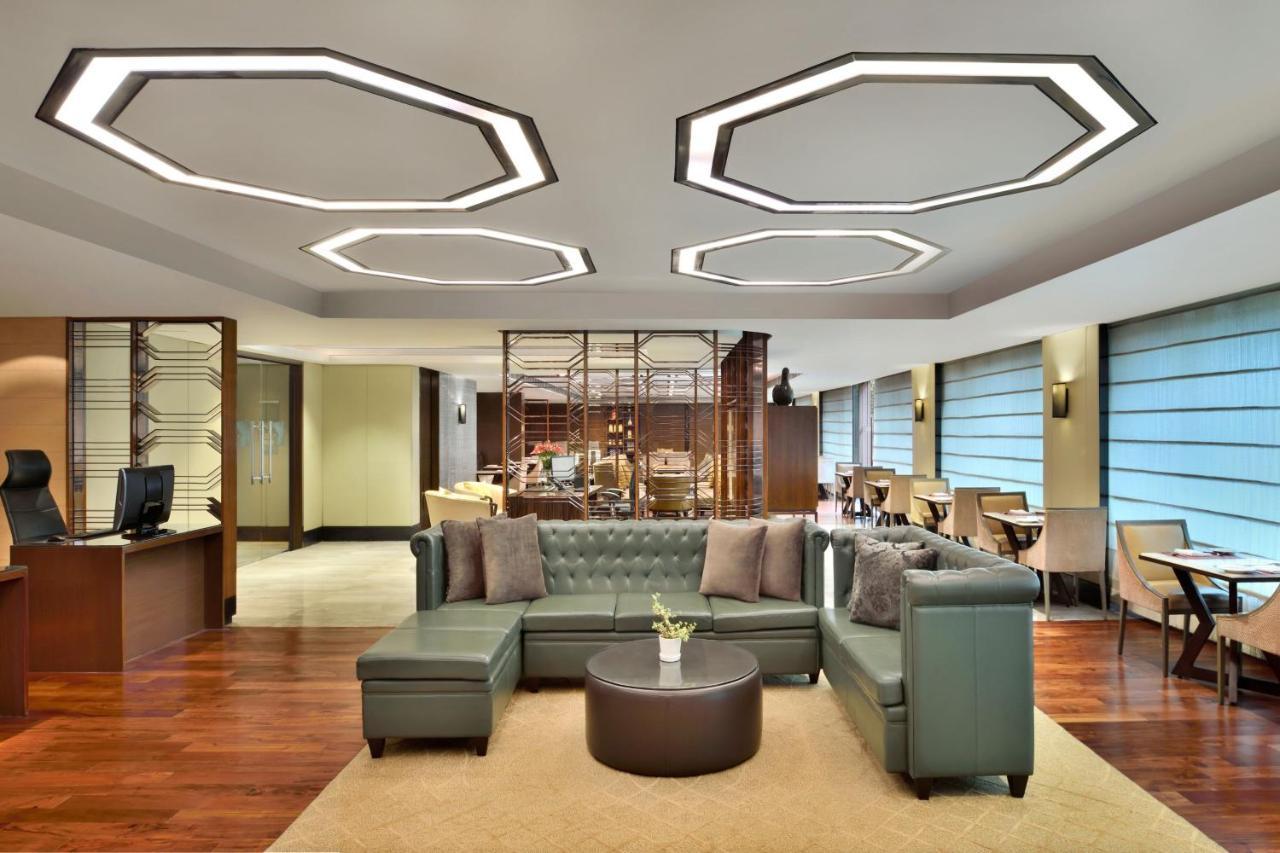 Jw Marriott Hotel New Delhi Aerocity Exteriér fotografie The lounge at the airport
