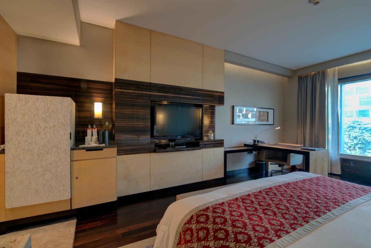 Jw Marriott Hotel New Delhi Aerocity Exteriér fotografie A room at the hotel