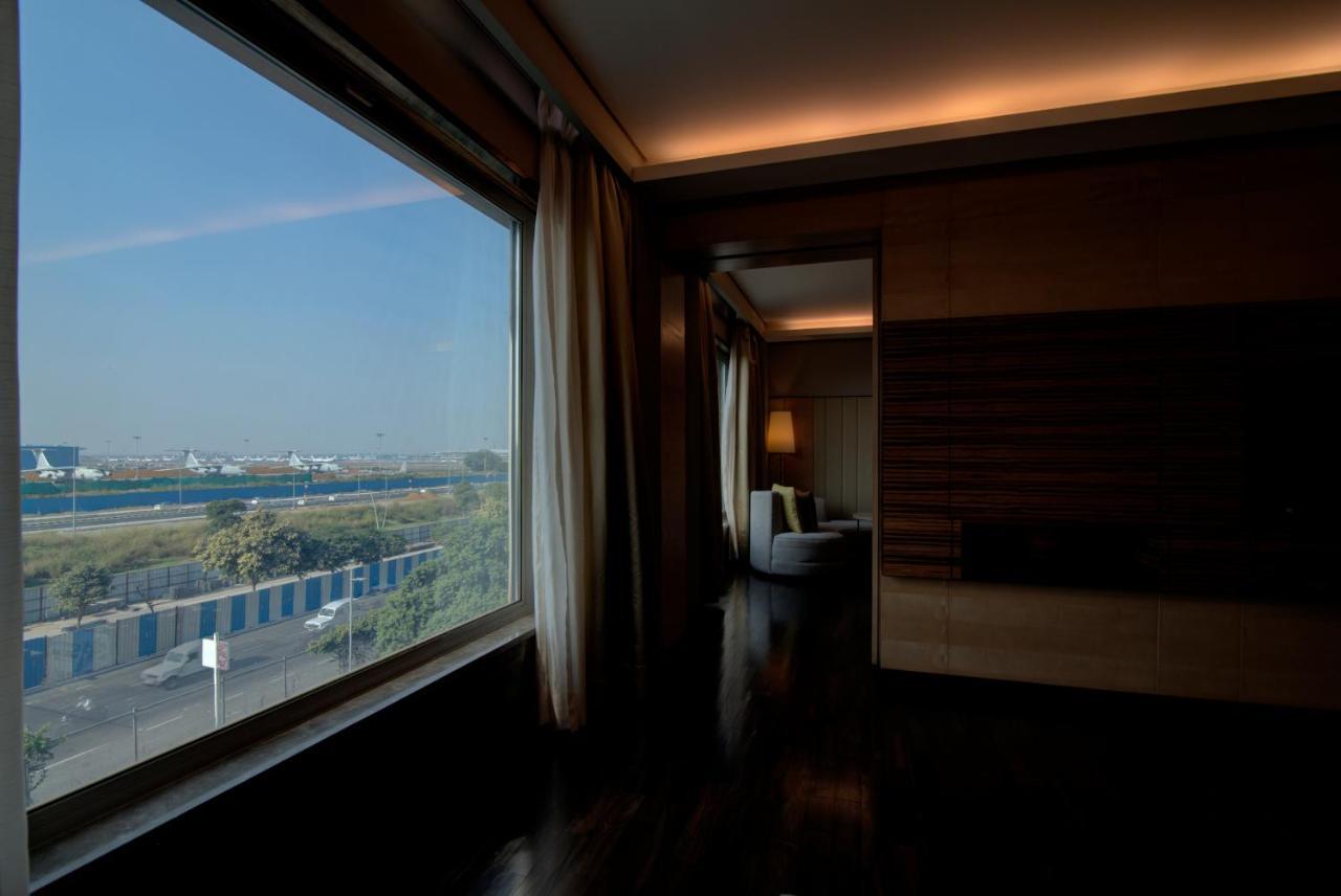 Jw Marriott Hotel New Delhi Aerocity Exteriér fotografie The interior of a suite at the Taj Mahal Palace, Mumbai