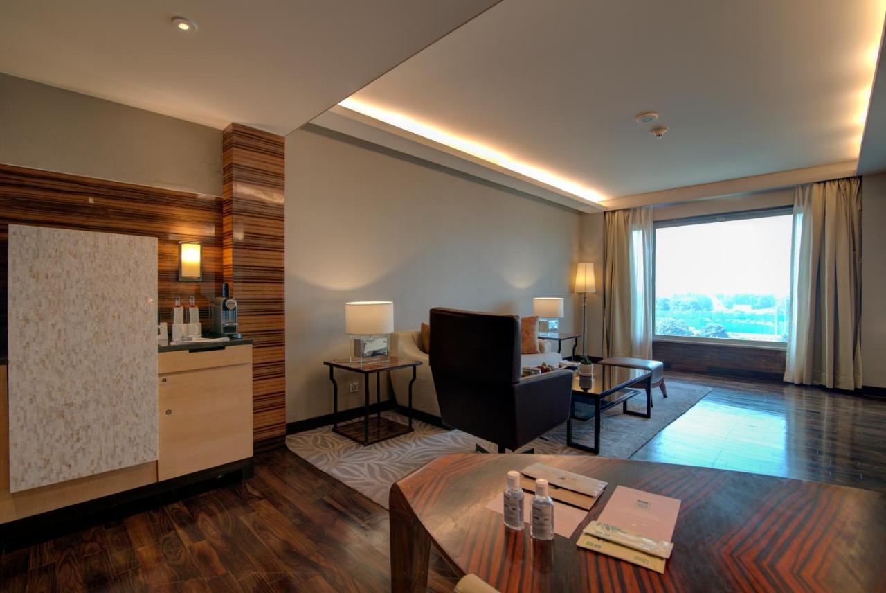 Jw Marriott Hotel New Delhi Aerocity Exteriér fotografie A suite at the hotel