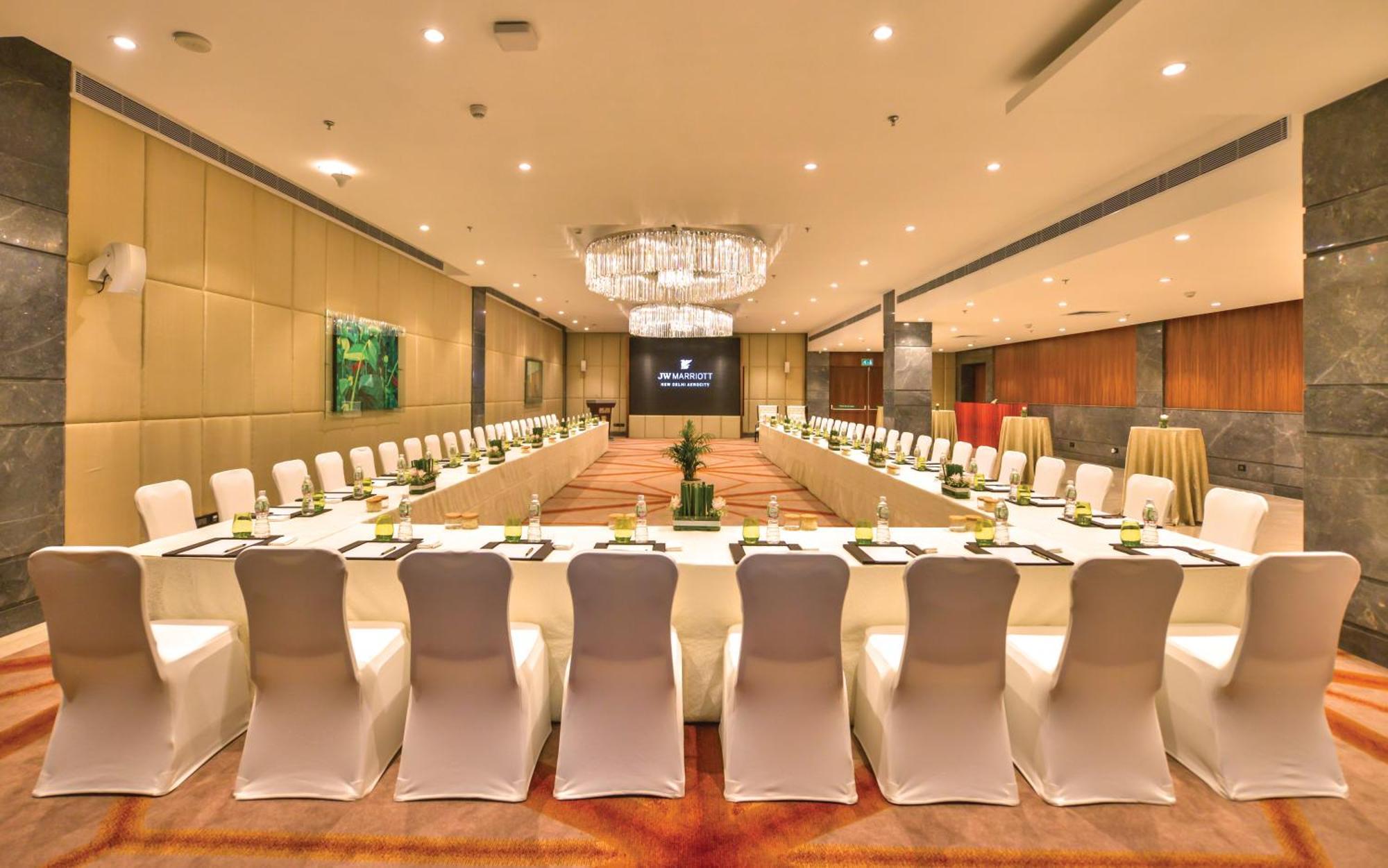 Jw Marriott Hotel New Delhi Aerocity Exteriér fotografie The Royal