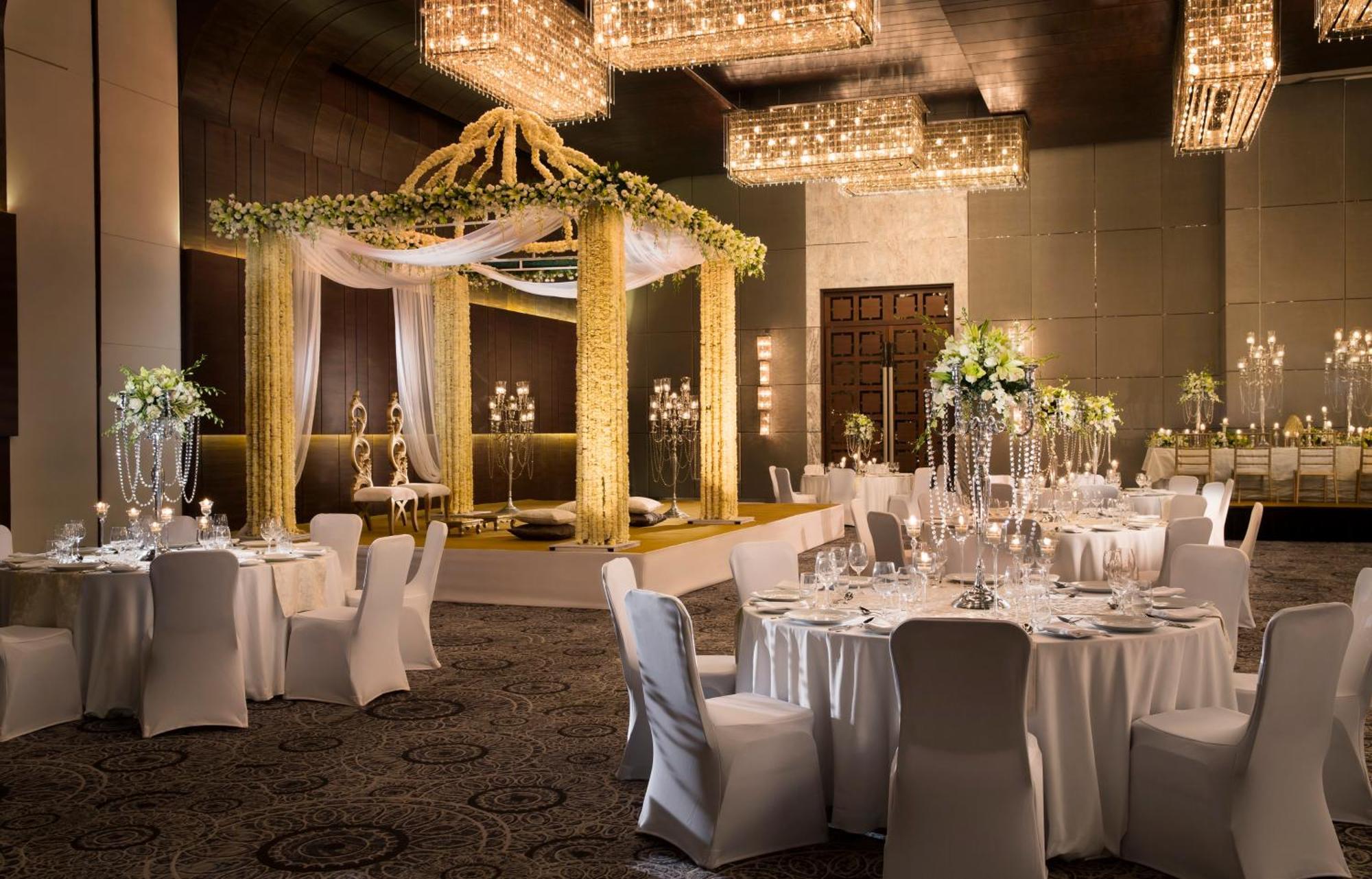 Jw Marriott Hotel New Delhi Aerocity Exteriér fotografie Wedding reception at the Taj Mahal Palace, Mumbai