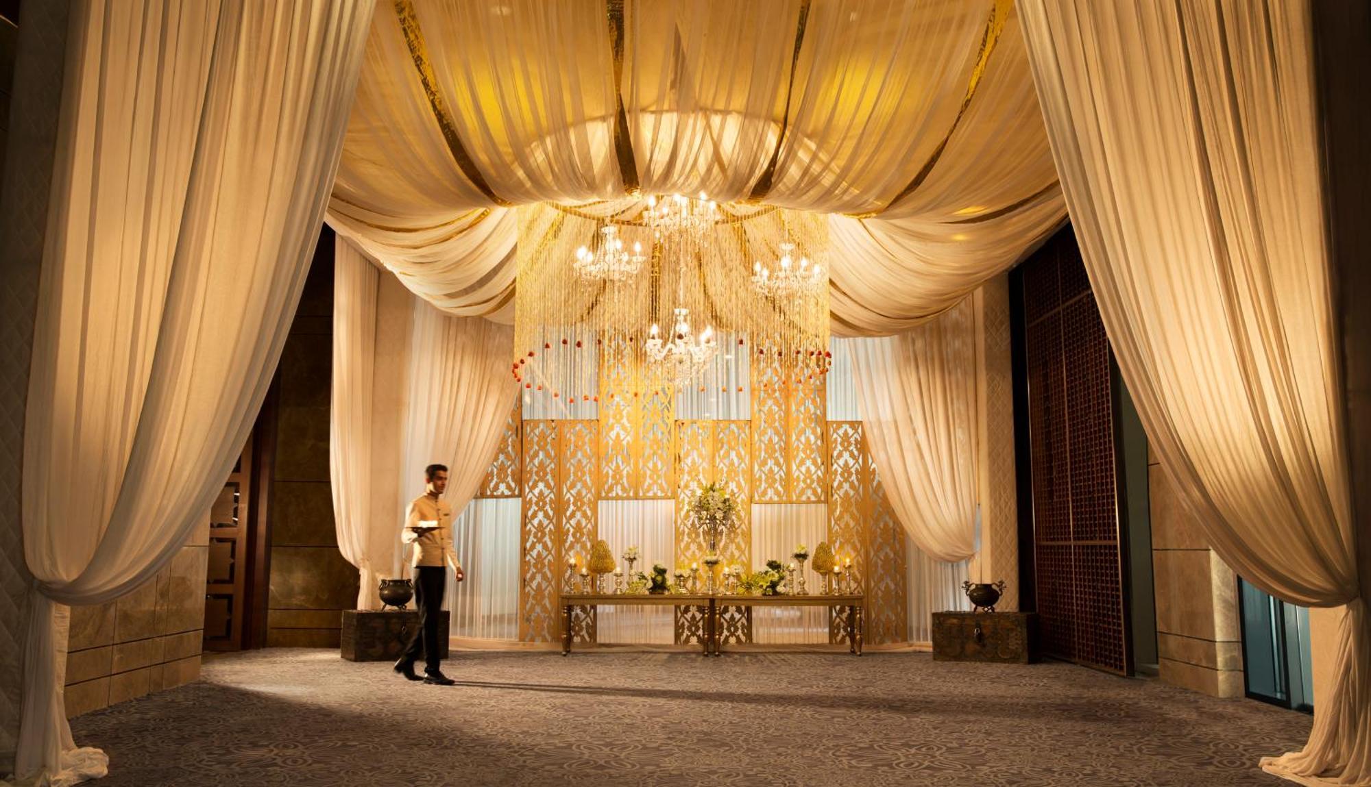 Jw Marriott Hotel New Delhi Aerocity Exteriér fotografie The lobby of the Ritz-Carlton, Dubai